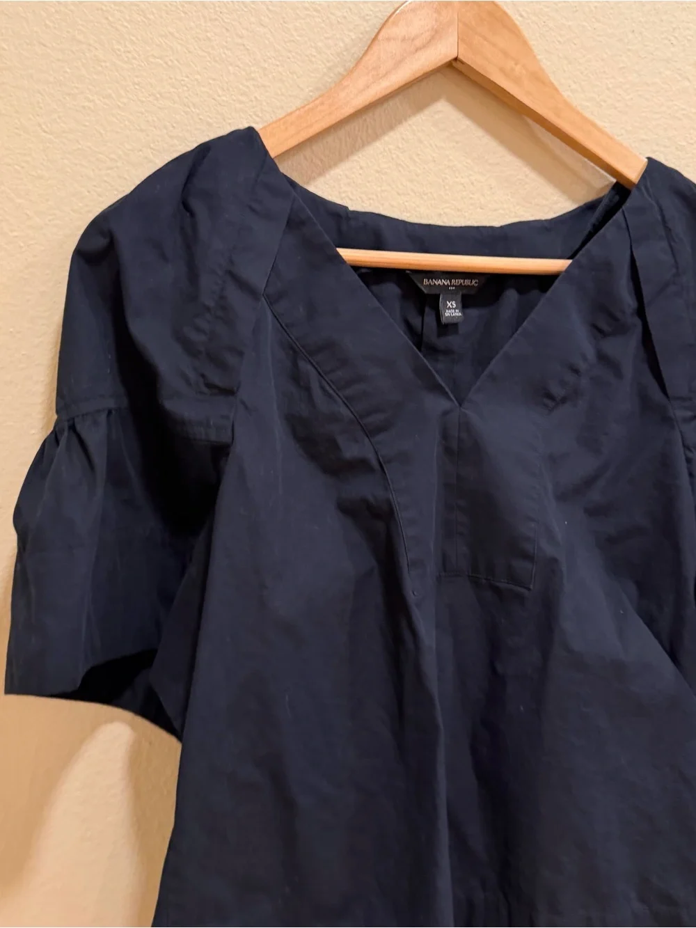 Banana Republic Cotton Black V-Neck Puff Sleeve Top - Women XS